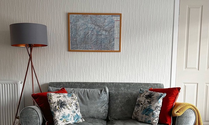 East Lewiston House | Loch Ness Home ~Drumnadrochit Village nπ~2 Bedrooms nπ~Dog Friendly