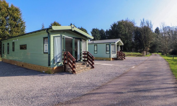 Meathop Cottage | LODGE 2, family friendly, with a garden in Silverdale