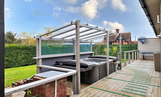 Craven Arms Cottage | Lodge in Shropshire with Private Hot Tub