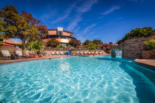 Village of Four Seasons Resort | Lodge of Four Seasons Golf Resort, Marina & Spa