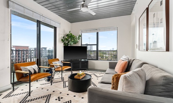 Midtown Apartment | Lodgeur | Sleek & trendy 2BR corner loft | Midtown
