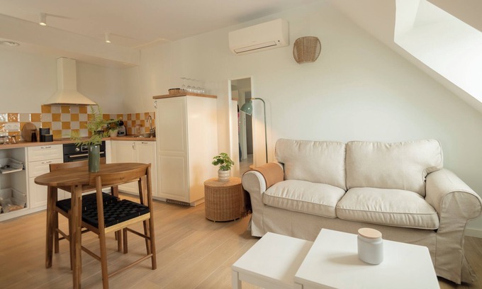 Barrio de la Vega Apartment | Loft apartment with balcony in the neighborhood of Monachil