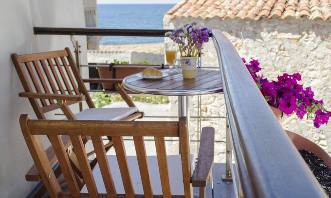 Halepa Villa | Loft Chania, at the water edge with view on the Cretan sea