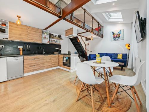 Le Pre-Saint-Gervais Apartment | Loft Duplex à 2 min de Paris - Parking gratuit