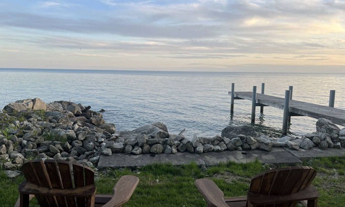 Amherstburg Apartment | LOFT Escape Apartment - Onsite Beach Dock Waterfront Boat Ramp