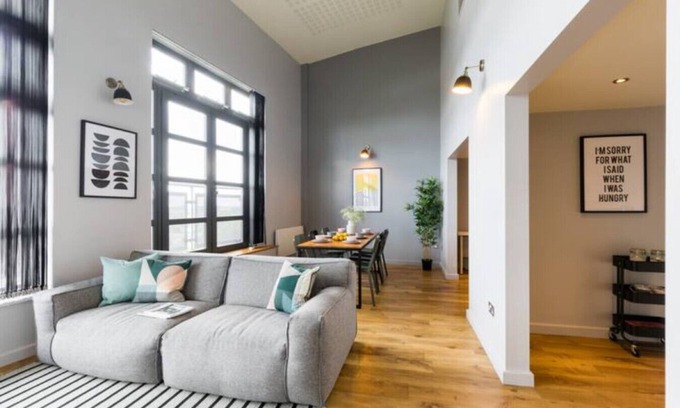 Coventry Apartment | Loft Penthouse + gated parking + 300mbps Wi-Fi