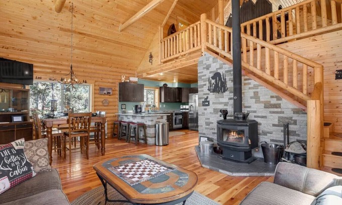 Florissant Cabin | Log Cabin, Hot tub, Wood Stove