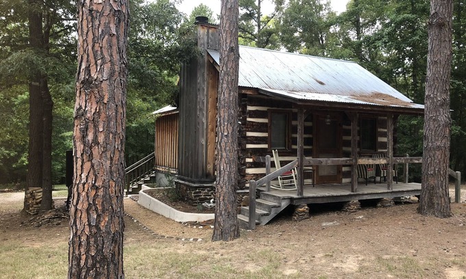 Lindale Cabin | Log Cabin in Woods W/Trail & Scavenger Hunt Wood Fireplace, Lindale Canton Tyler