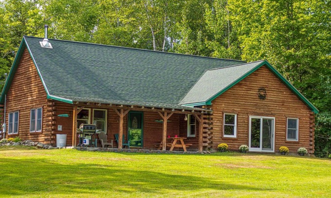 Canaan Cabin | Log cabin, King bed! Private beach!