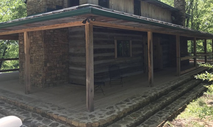 Bowling Green House | Log Cabin Overlooking the River - 1 Mile from Beech Bend Raceway