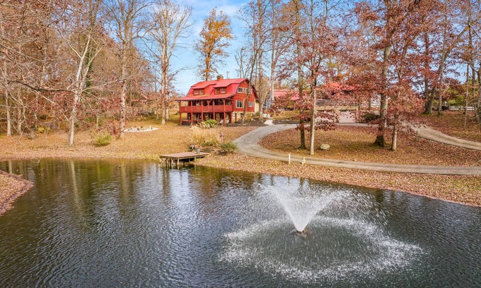 Knoxville Cabin | Log Cabin, UTK/Neyland, Smoky Mts, 16acres, FP, HotTub, Sauna, Fishing,Golf,Pets