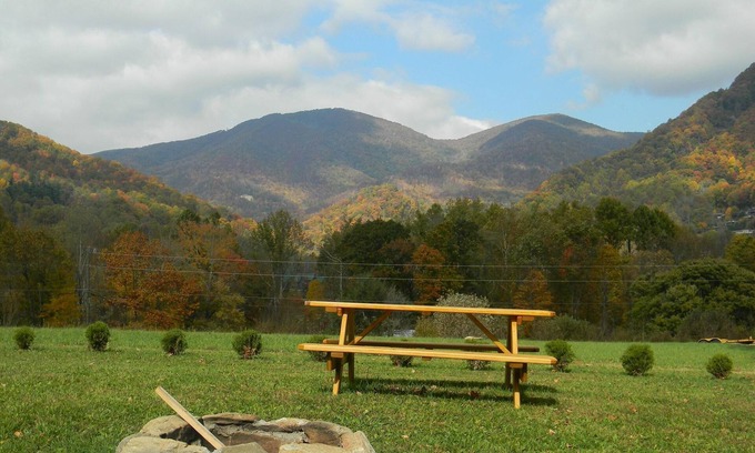Maggie Valley Cabin | Log cabin with Country feel and awesome views