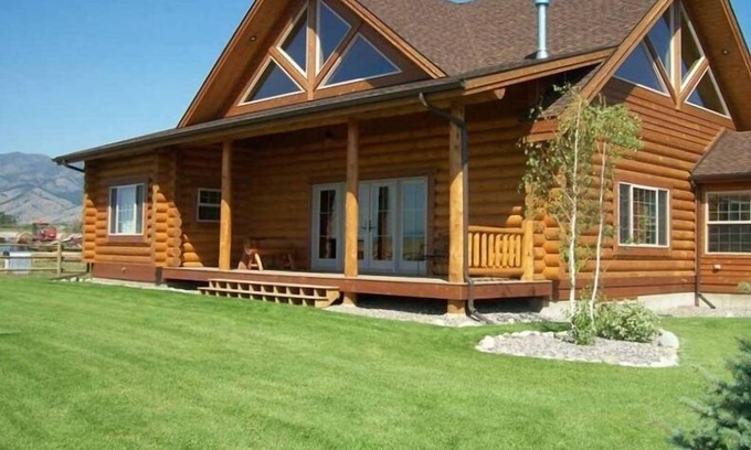 Bozeman House | Log Home in Beautiful Country Setting - Minutes from Bozeman!
