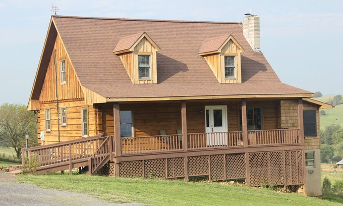 Broadway Ski Chalet | Log Inn to the Farm in the Heart of the Shenandoah Valley