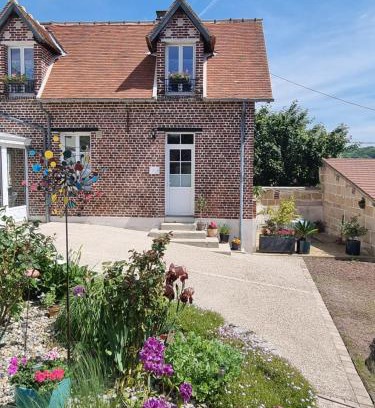 Elincourt-Sainte-Marguerite Apartment | Logement entier indépendant- 2 à 4 pers - Parking clos - Terrasse