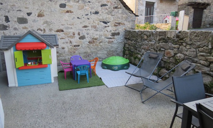 Soulages-Bonneval Apartment | Logement Dans Charmante Maison en Pierre à 5 Minutes de Laguiole