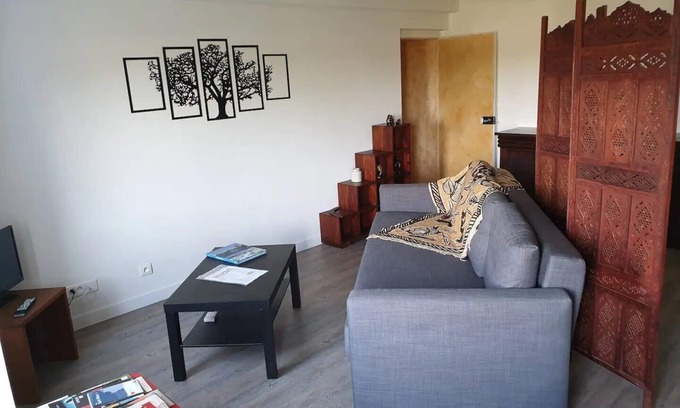 Rostrenen Apartment | Logement Spacieux Rénové Dans une Longère