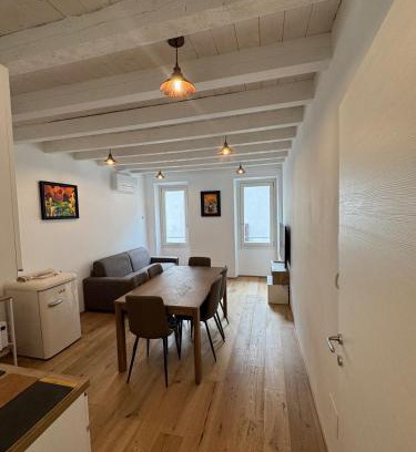 Centro Storico Nord Apartment | Loggia Tre Piazze Apartments