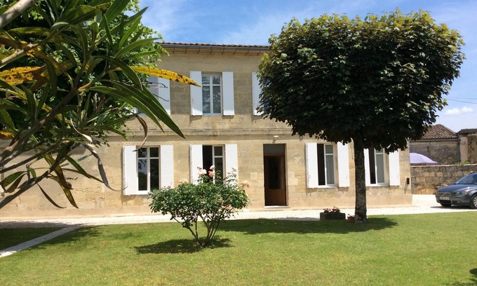 Saint-Emilion House | Logis de Villemaurine Gîte Stone house* in the heart of St Emilion 2 to 8 pers.