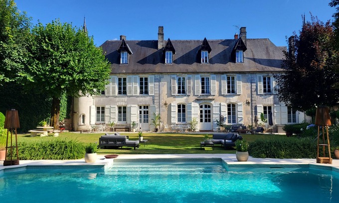 Cognac Bed & Breakfast | Logis des Tourelles, the Verteuil room