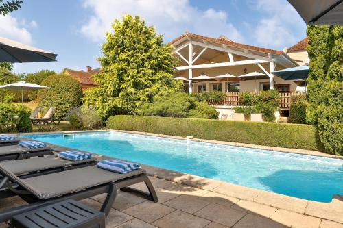 La Coquille Hotel | Logis Hôtel-Restaurant Les Voyageurs