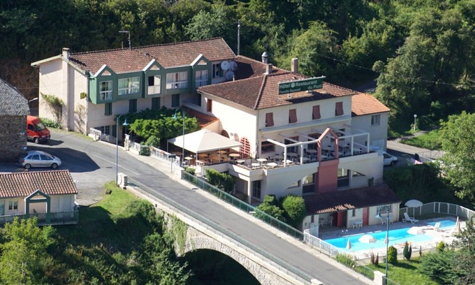 Saint-Cirgue Hotel | Logis Hotel Restaurant Du Pont