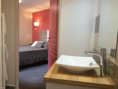 Chamouilley Hotel | LOGIS Hotel Restaurant Auberge Du Cheval Blanc