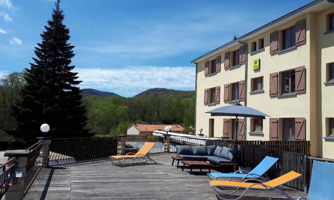 Volvic Hotel | Logis La Rose Des Vents