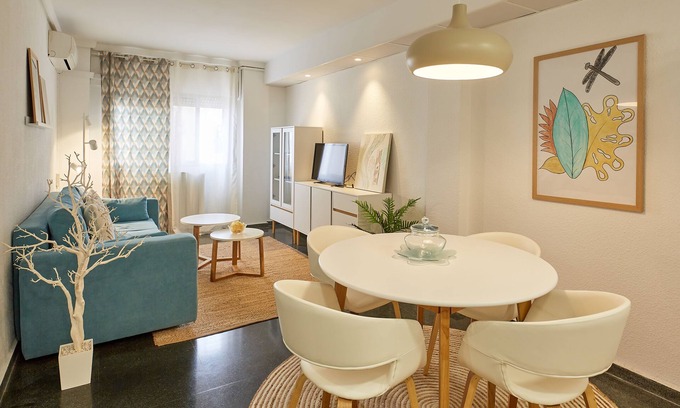 Zaragoza Centro Apartment | Loira Bretón: Charming Apartment in the University