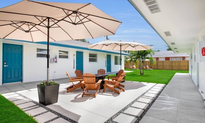 River Oaks Villa | LoKal Rental 2AB - Tropical Villa near Downtown