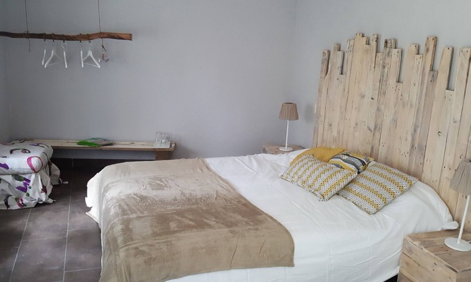 Quartier des Espesses House | Lola : Mas Corbiere guest house