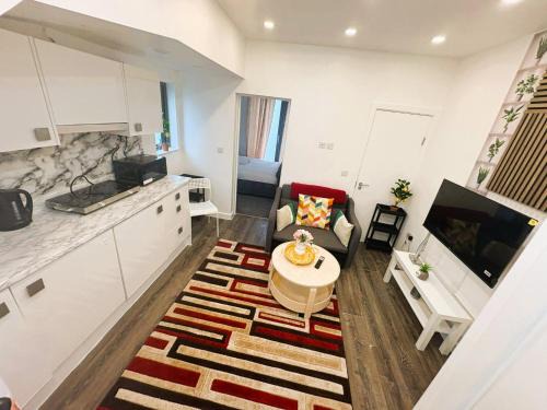 Moffat Apartment | LONDON 02 GLAMOUR APARTMENTs