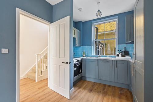St. Helen's Apartment | London Home Kensington