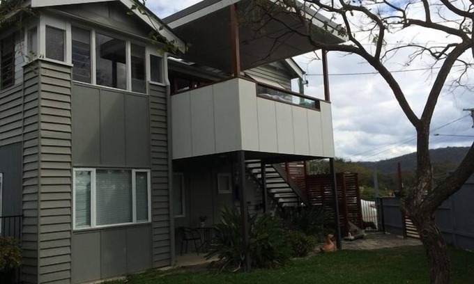 Enoggera House | Lone Pine Lodge - great for business, family, pets