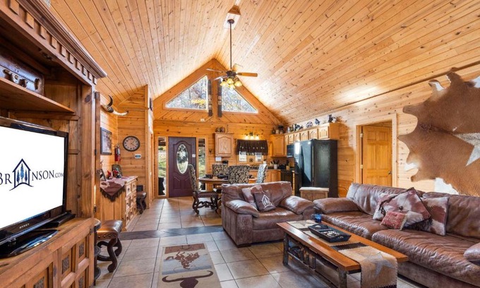 Branson Cedars House | Lone Star w/gametable