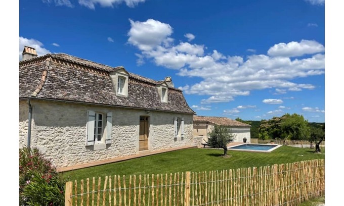 Saint-Meard-de-Gurcon House | Longère en Pierres Avec Piscine Privative Chauffée