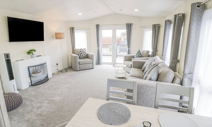 Evesham Cottage | Long Acres Lodge