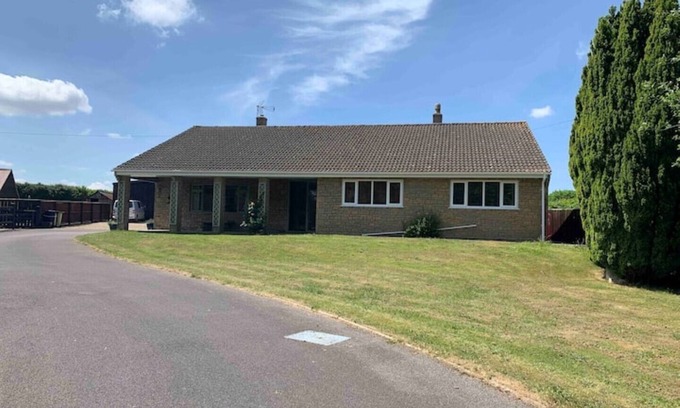 Zeals House | Long Lane Stables Lodge. Spacious Country Retreat