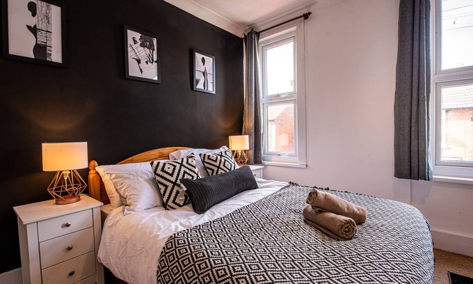 Stuppington House | ⭐ LONG STAY OFFER⭐ The George Fields ⭐ Parking ⭐