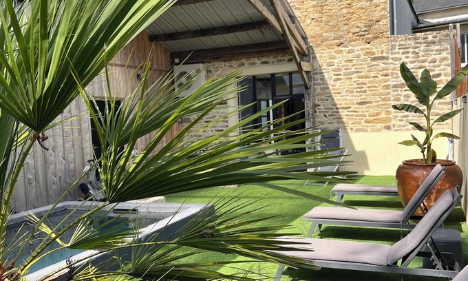 Locmaria-Grand-Champ House | Longere with character, 10 minutes from Vannes, heated semi-covered swimming pool.