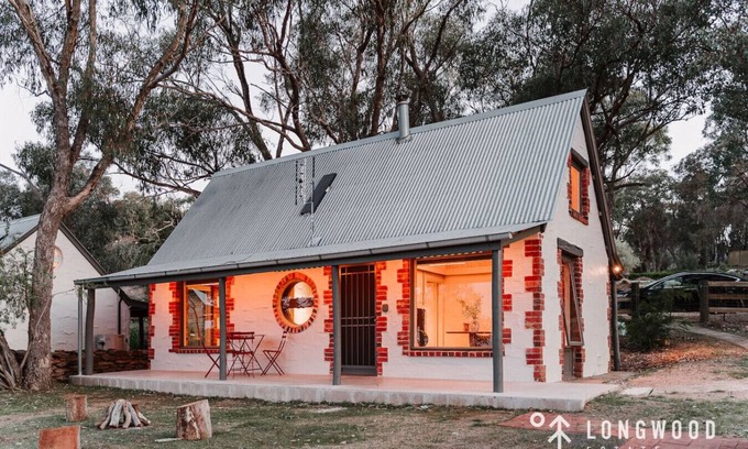 Longwood East House | Longwood Luxe Taffy Cottage: Pool & Tennis court