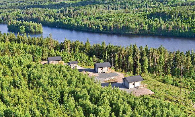 Vetlanda House | Look forward to a magnificent lake panorama in this modern and comfortable vacation home!