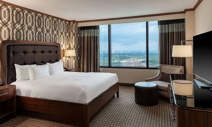 Alexandria West Hotel | Look No Further! 2 Comfortable Units, Indoor and Outdoor Pool, Parking Onsite!