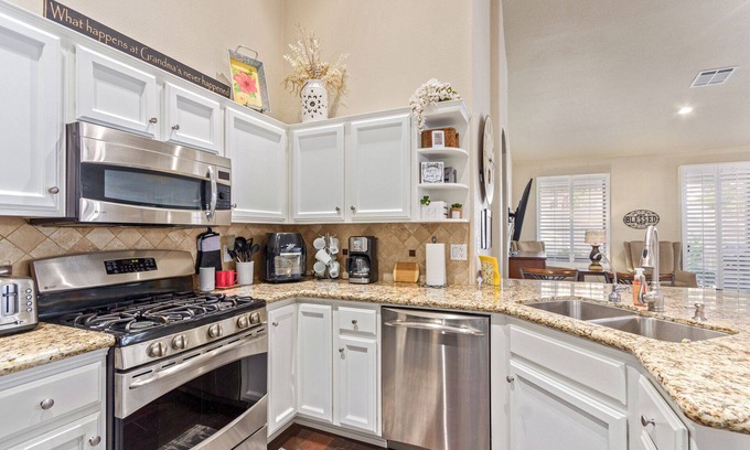 Oakwood House | Looking for Sun? Resort-style living in Sun Lakes!