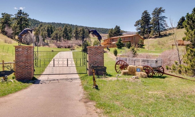 Mount Vernon Cabin | Lookout Mountain, Log cabin Golden, Wedding venue, Red Rock concerts, skiing