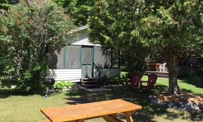 Cedarville Cabin | Loon's Nest Cabin - Les Cheneaux Landing