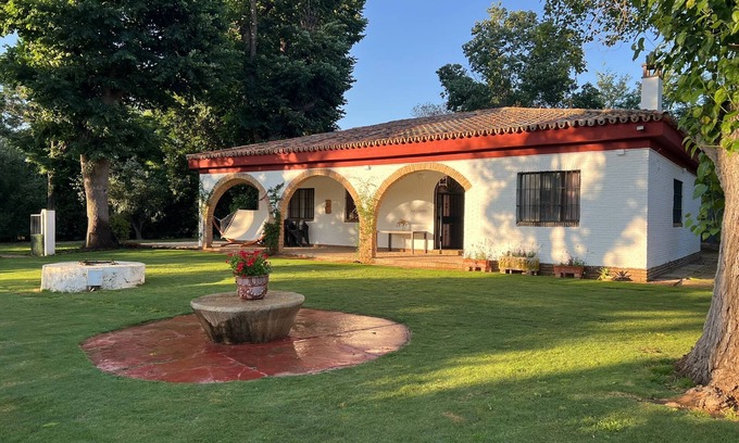 Carmona Cottage | Los Tareros House