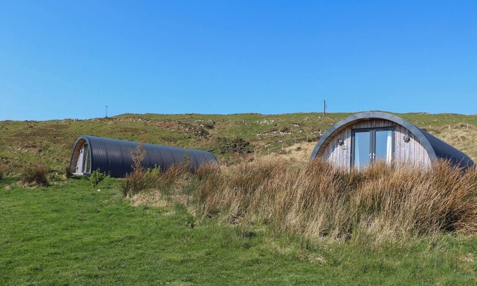 Isle of Luing Cottage | LOSAL, romantic, with a garden in Cullipool, Isle Of Luing