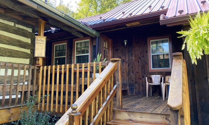 Spring Mills Cottage | Lost Dutchman Retreat Cottage