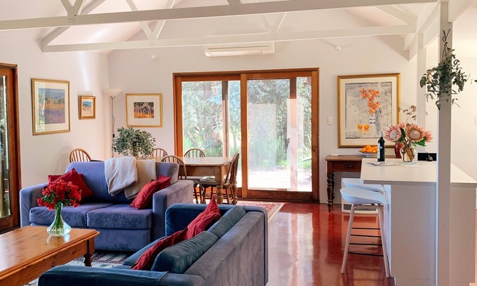 Blewitt Springs Cottage | Lost in the Vines. Vineyard Escape.